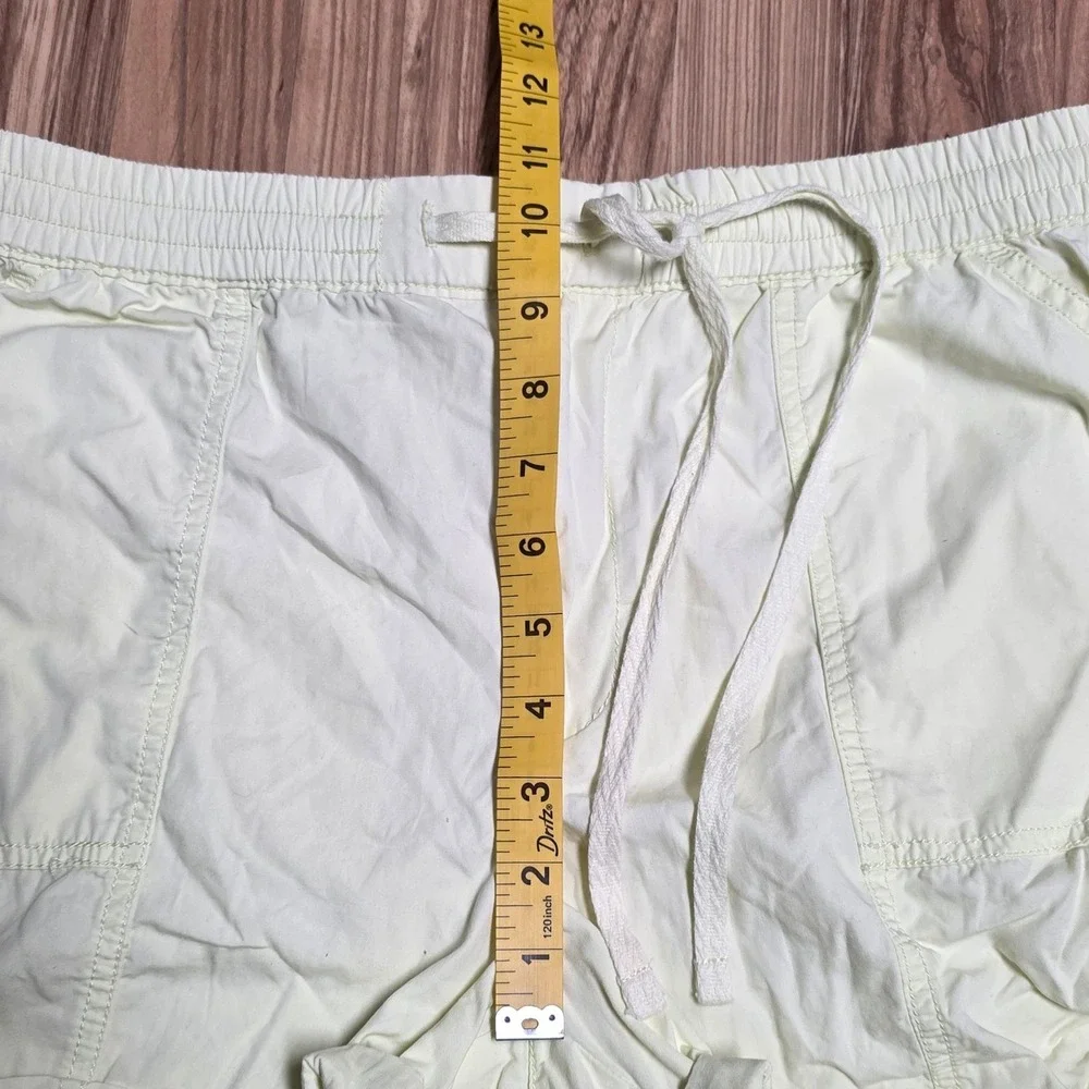 Lou & Grey Casual‎ Shorts Women's Size M Light Green Cotton Drawstring Waist